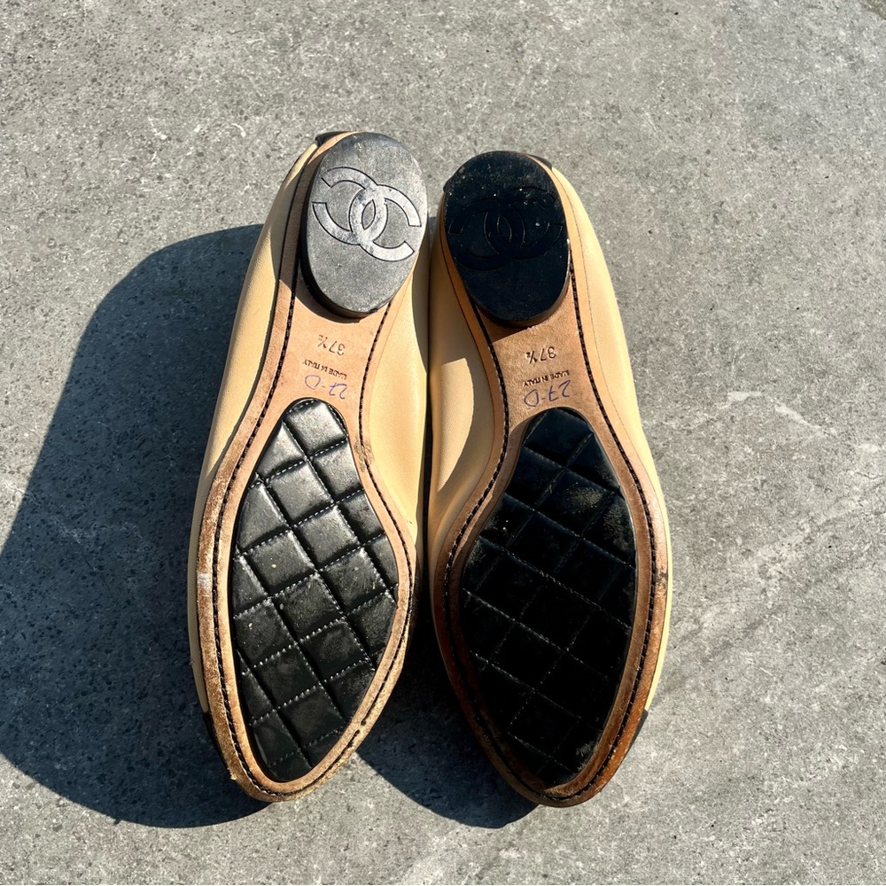 CHANEL 12P CC Logo Classic Beige Black Leather Cap-Toe Ballet Flats - Picture 6 of 7